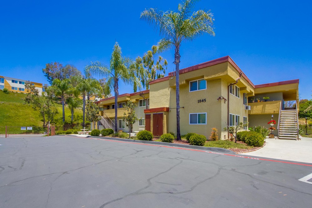 Virtual tour photo 5 of 33 for 1845 Bayview Heights Dr UNIT 107