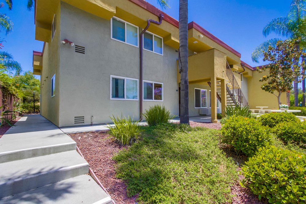 Virtual tour photo 6 of 33 for 1845 Bayview Heights Dr UNIT 107