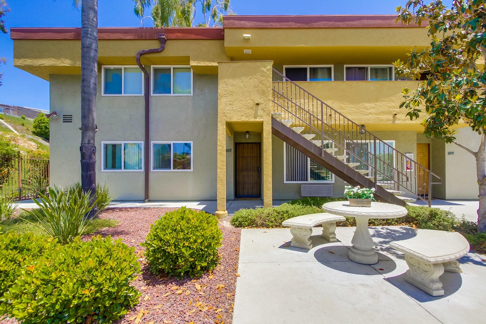 Virtual tour photo 7 of 33 for 1845 Bayview Heights Dr UNIT 107
