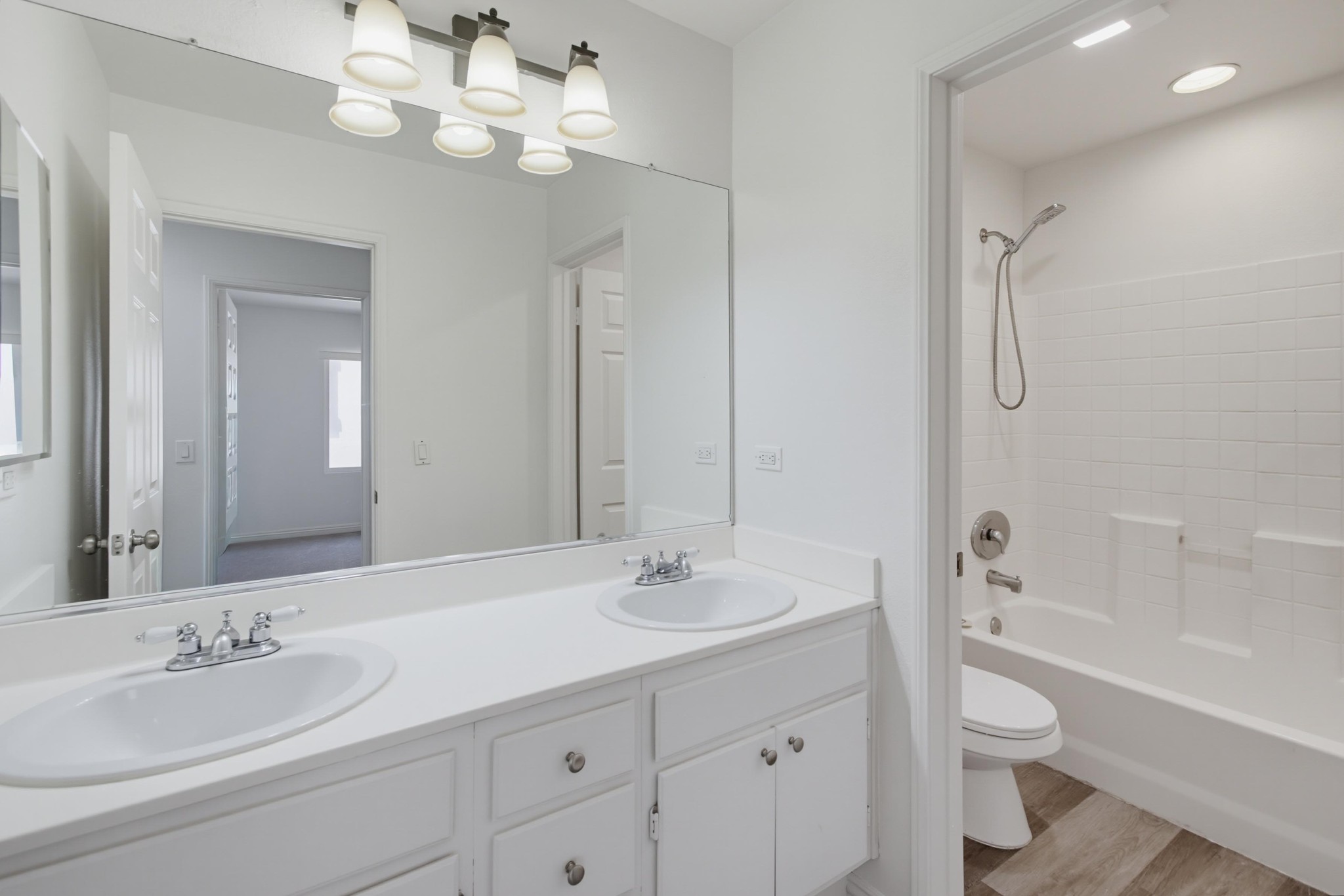 Virtual tour photo 20 of 40 for 1846 Rouge Dr