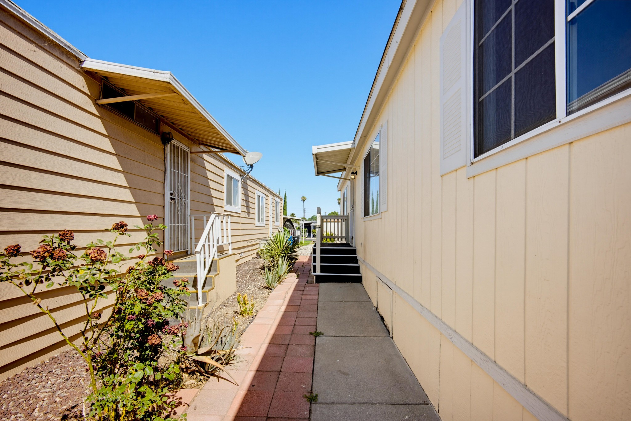 Virtual tour photo 5 of 36 for 1855 E Riverside Dr Spc 388