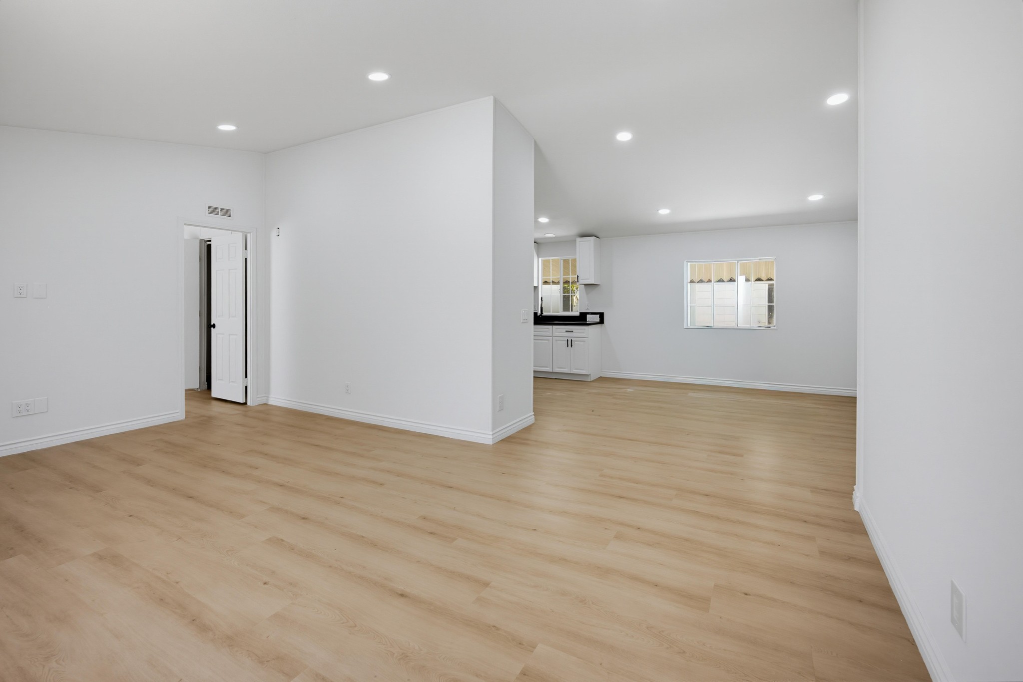 Virtual tour photo 8 of 36 for 1855 E Riverside Dr Spc 388