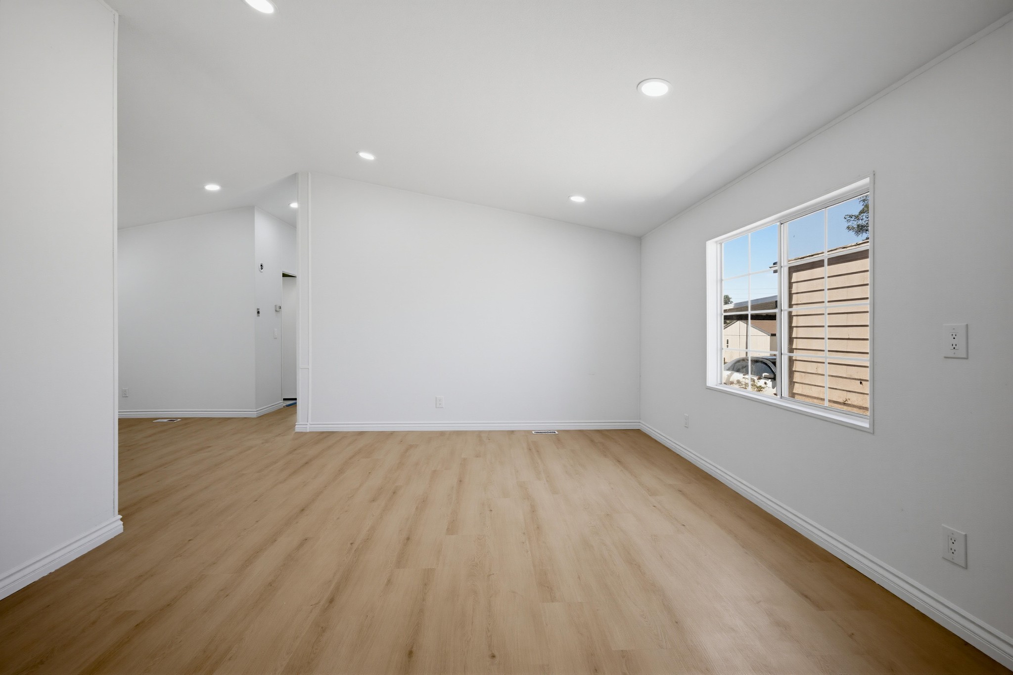 Virtual tour photo 9 of 36 for 1855 E Riverside Dr Spc 388