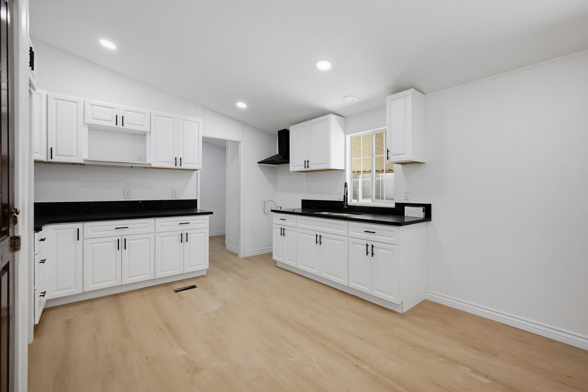 Virtual tour photo 10 of 36 for 1855 E Riverside Dr Spc 388