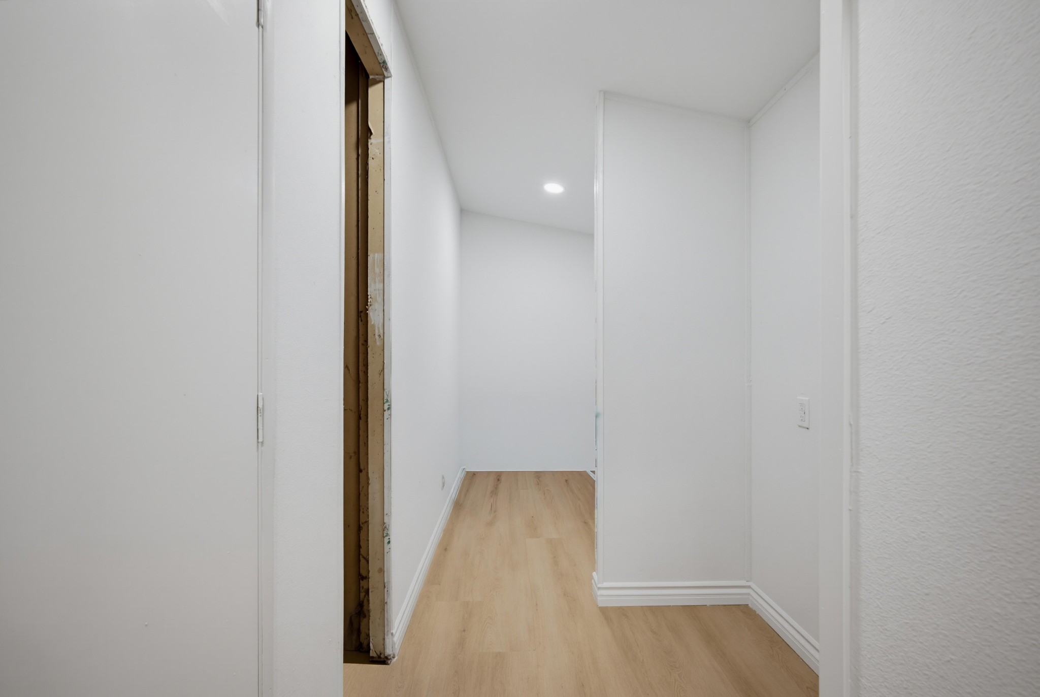 Virtual tour photo 15 of 36 for 1855 E Riverside Dr Spc 388
