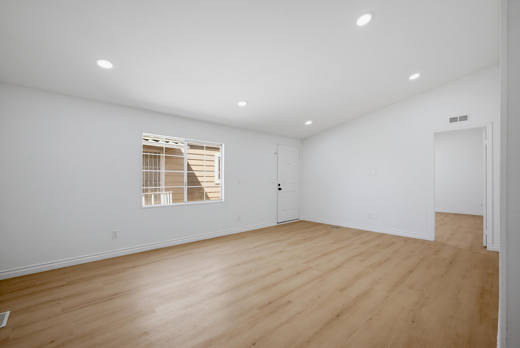 Virtual tour photo 18 of 36 for 1855 E Riverside Dr Spc 388