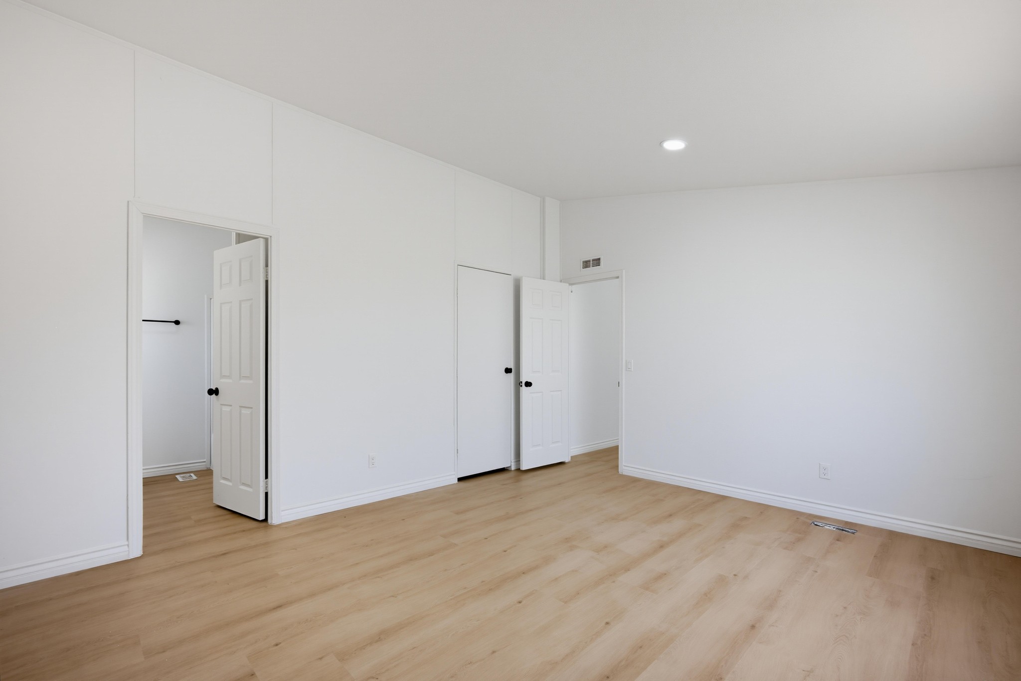Virtual tour photo 20 of 36 for 1855 E Riverside Dr Spc 388