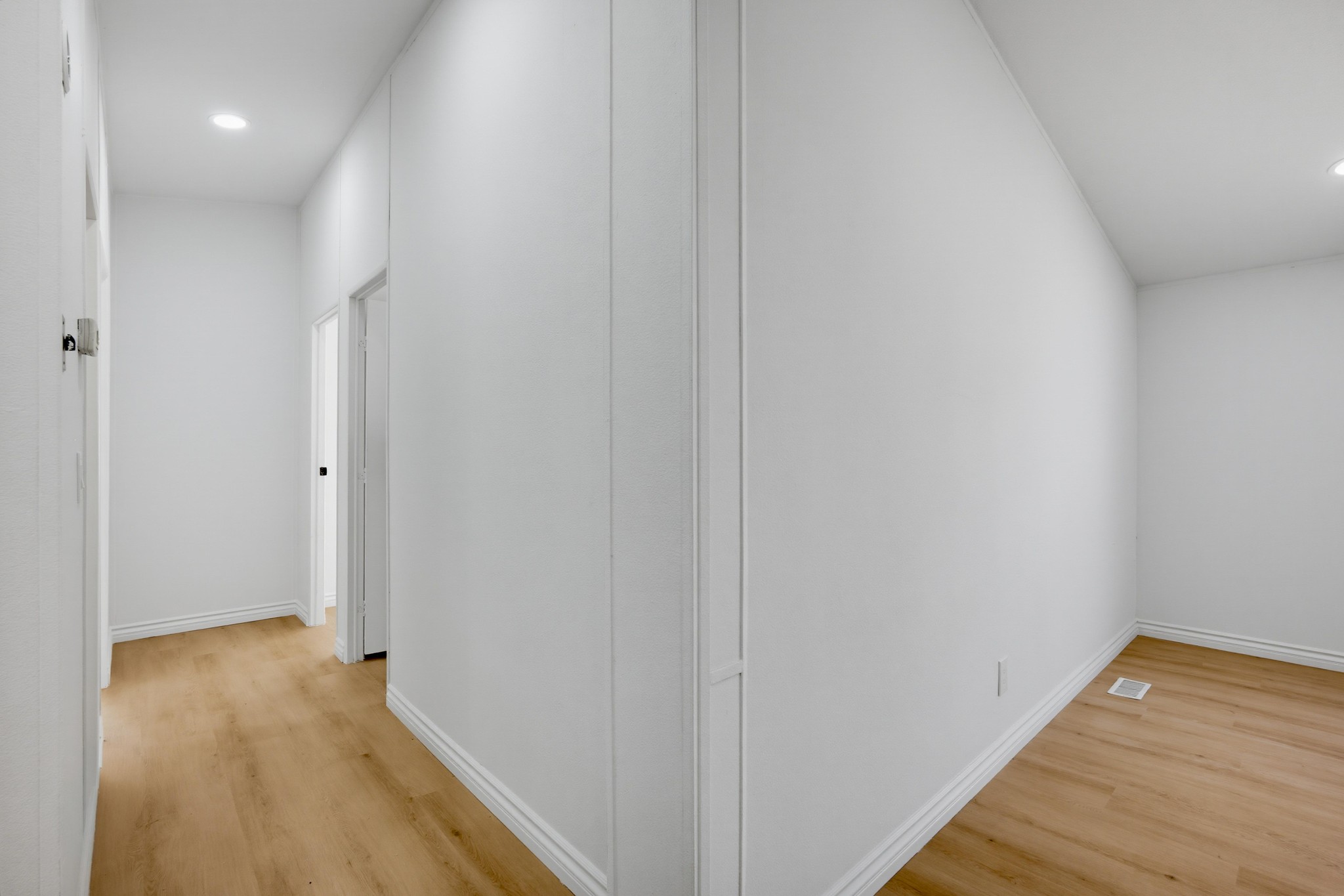 Virtual tour photo 24 of 36 for 1855 E Riverside Dr Spc 388