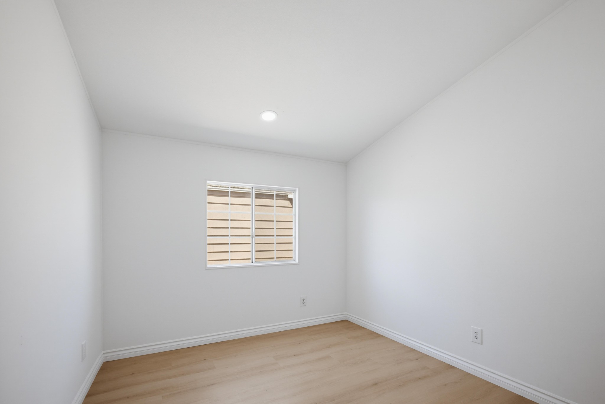 Virtual tour photo 31 of 36 for 1855 E Riverside Dr Spc 388