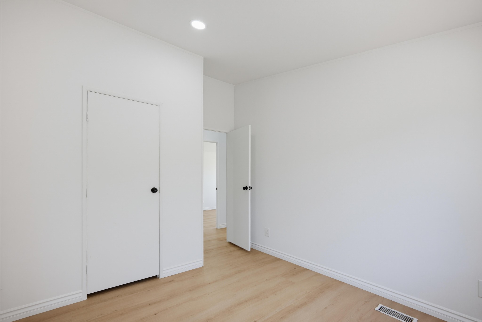 Virtual tour photo 32 of 36 for 1855 E Riverside Dr Spc 388