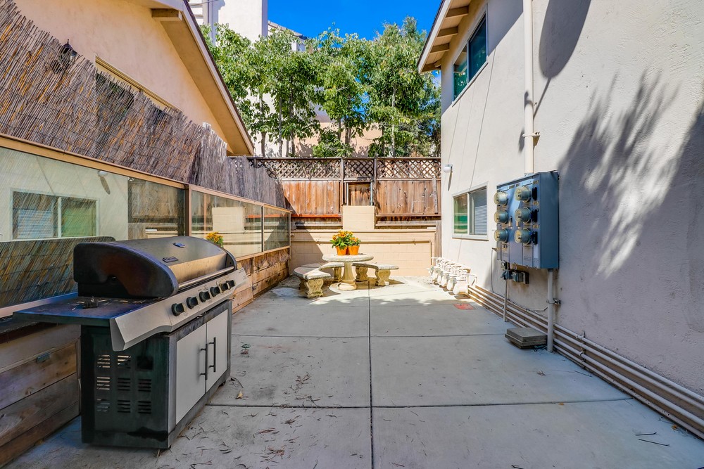 Virtual tour photo 26 of 28 for 1857 1/2 Grand Ave