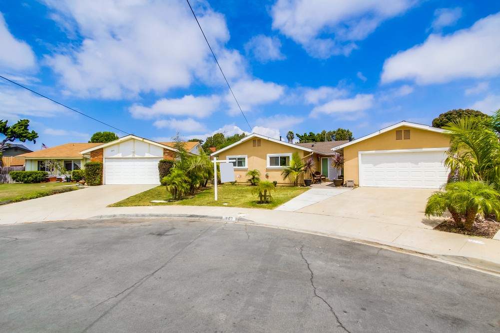 Virtual tour photo 3 of 54 for 1862 Halley St