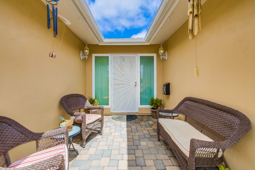 Virtual tour photo 9 of 54 for 1862 Halley St