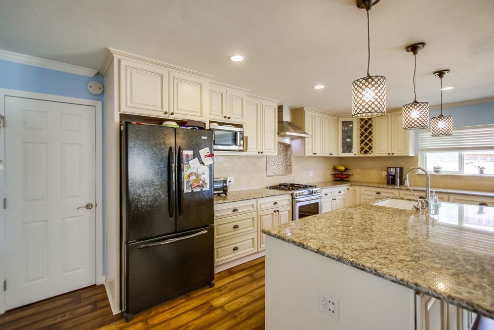 Virtual tour photo 18 of 54 for 1862 Halley St