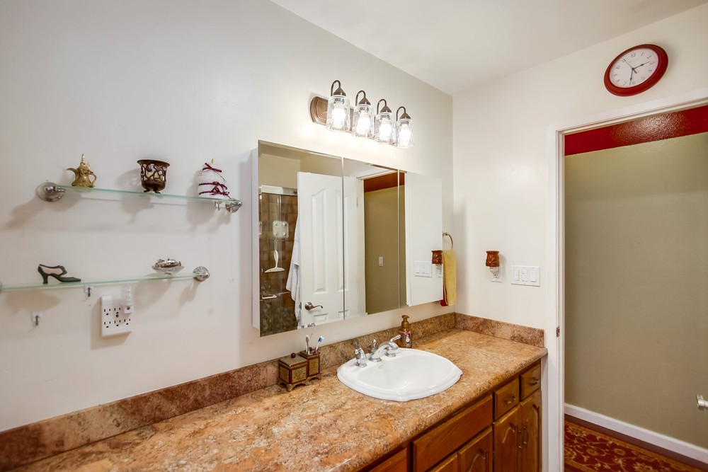 Virtual tour photo 36 of 54 for 1862 Halley St