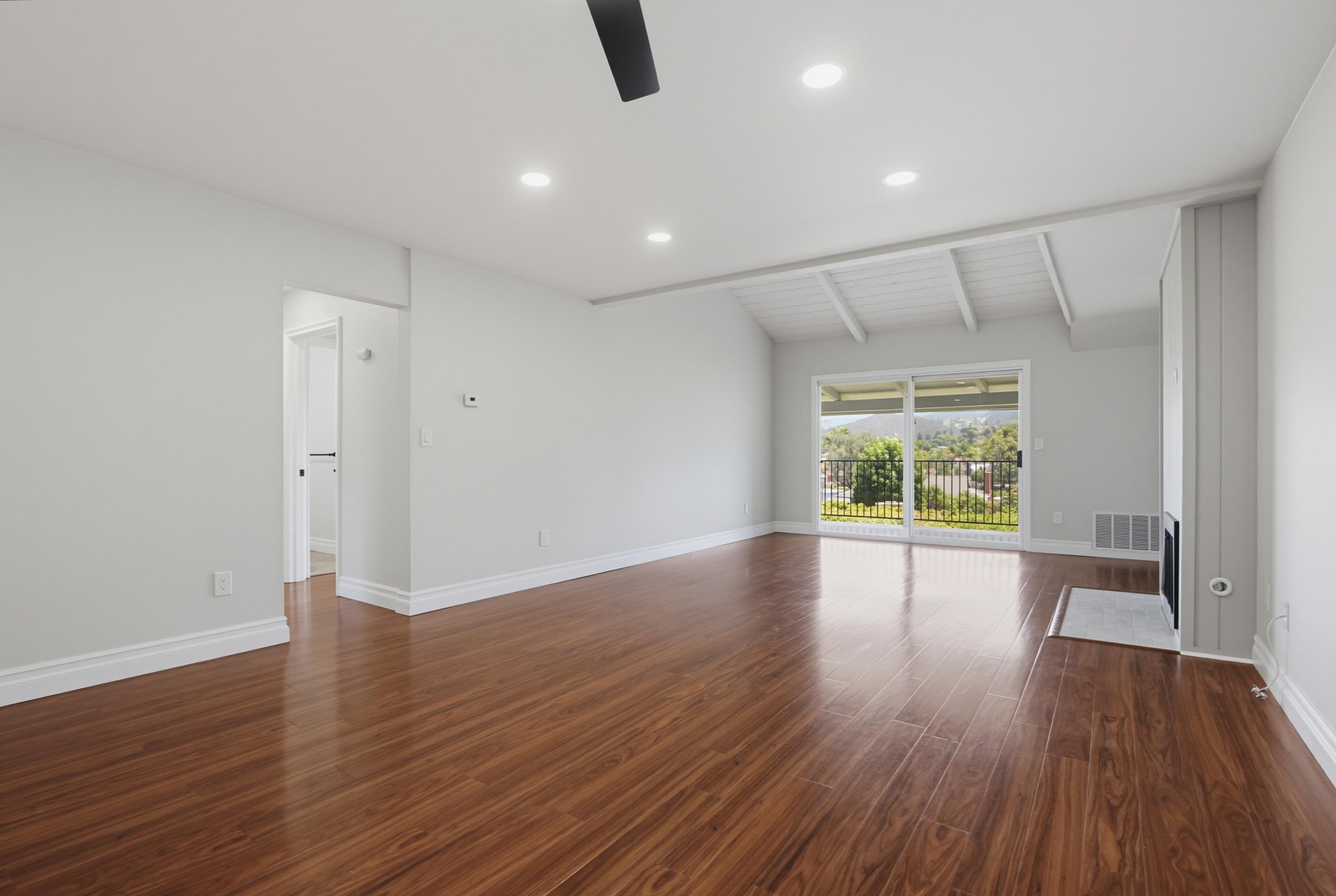 Virtual tour photo 13 of 43 for 1866 Fairway Cir Dr