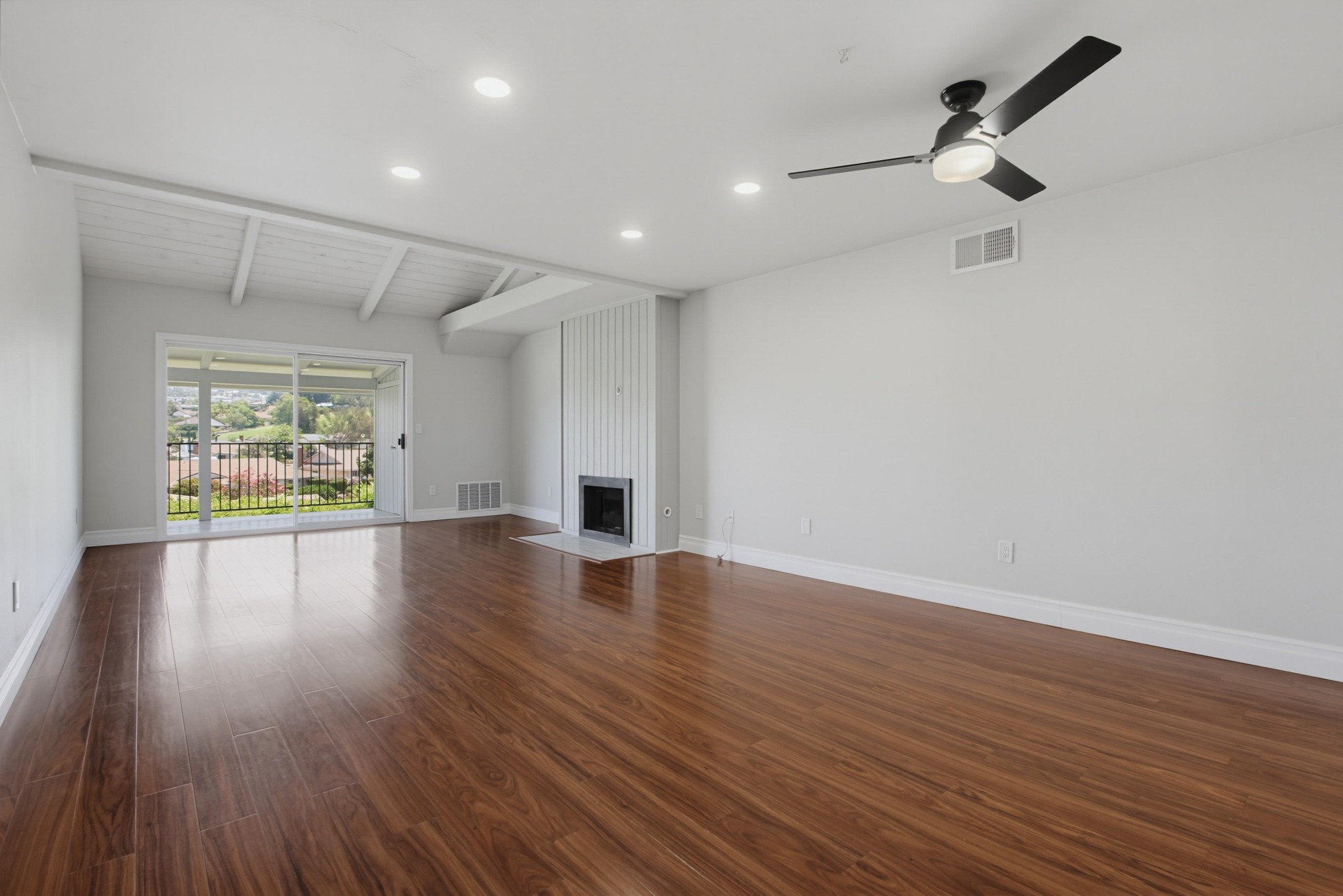 Virtual tour photo 14 of 43 for 1866 Fairway Cir Dr