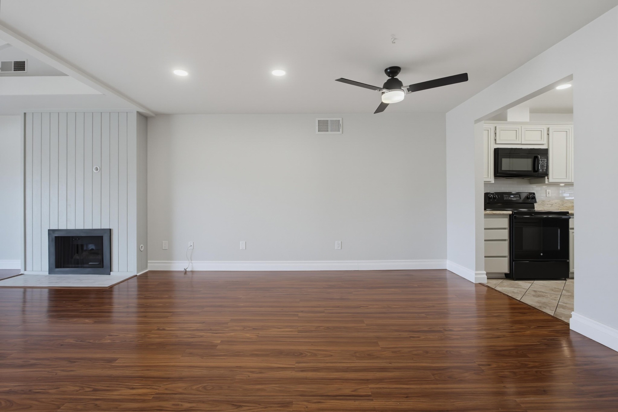 Virtual tour photo 15 of 43 for 1866 Fairway Cir Dr