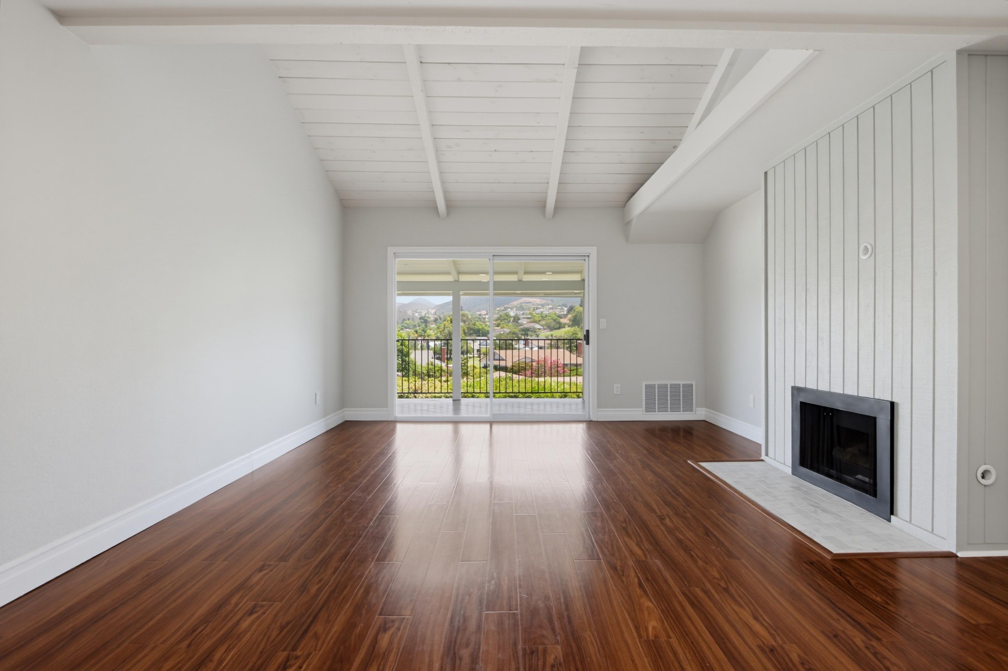 Virtual tour photo 21 of 43 for 1866 Fairway Cir Dr
