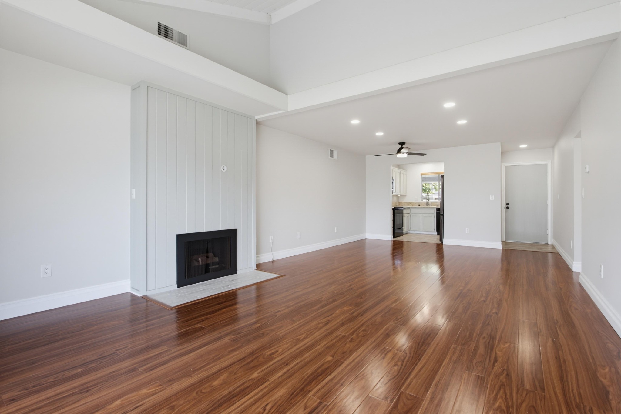 Virtual tour photo 23 of 43 for 1866 Fairway Cir Dr