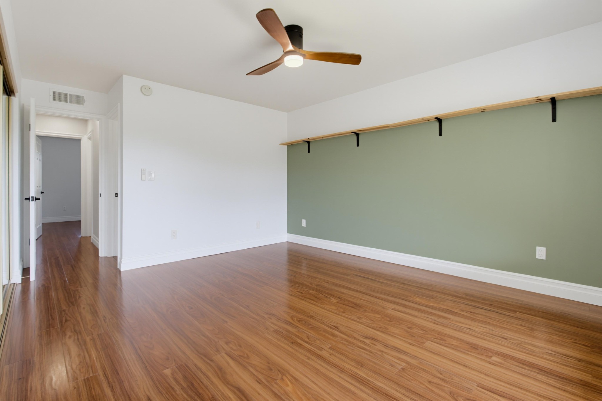 Virtual tour photo 33 of 43 for 1866 Fairway Cir Dr