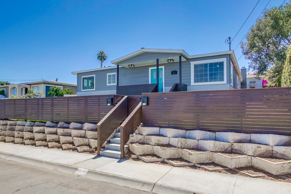 Virtual tour photo 3 of 64 for 1870 David St