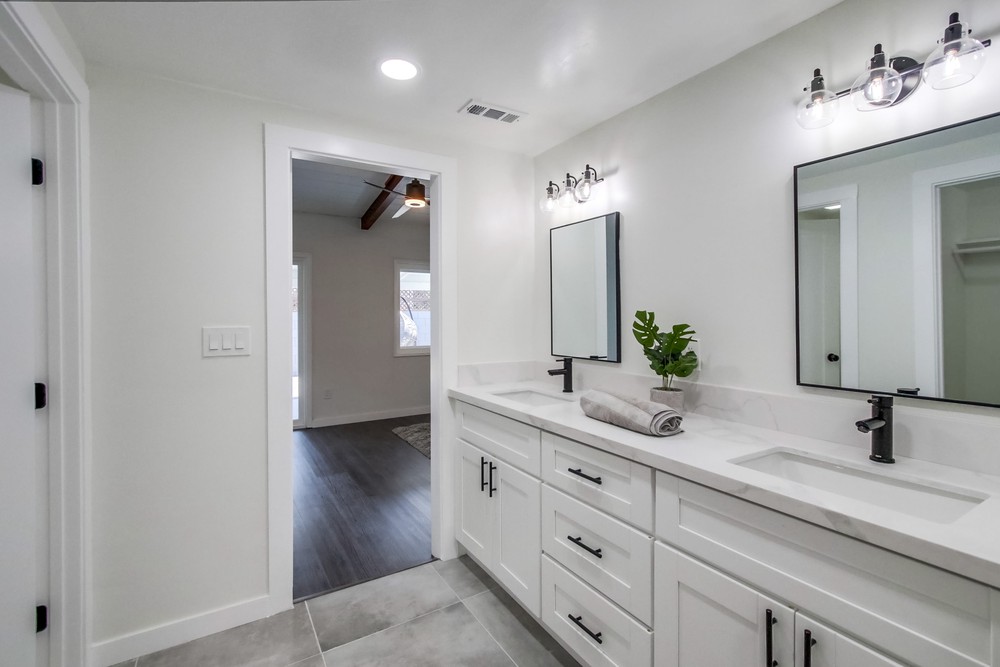 Virtual tour photo 39 of 64 for 1870 David St
