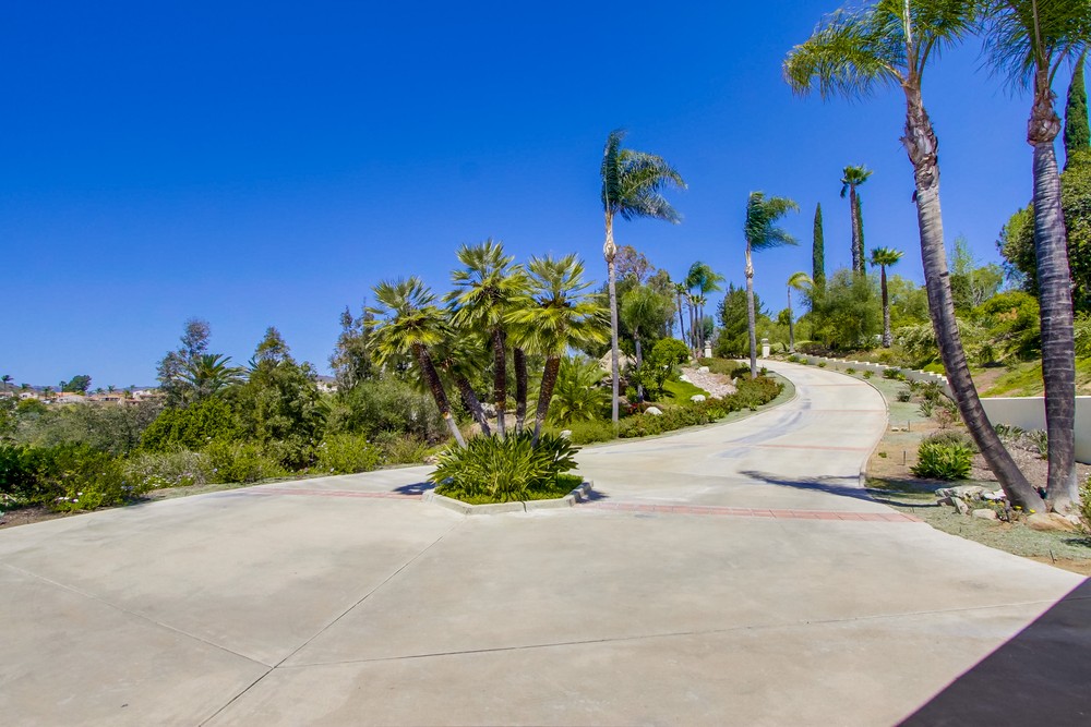 Virtual tour photo 8 of 103 for 18708 Lunada Point