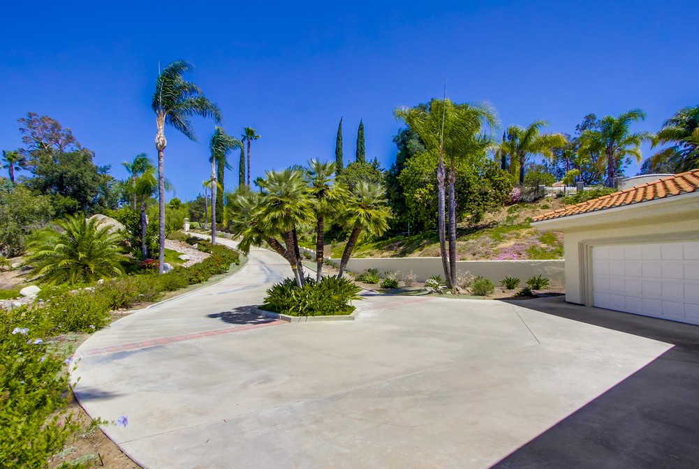 Virtual tour photo 9 of 103 for 18708 Lunada Point