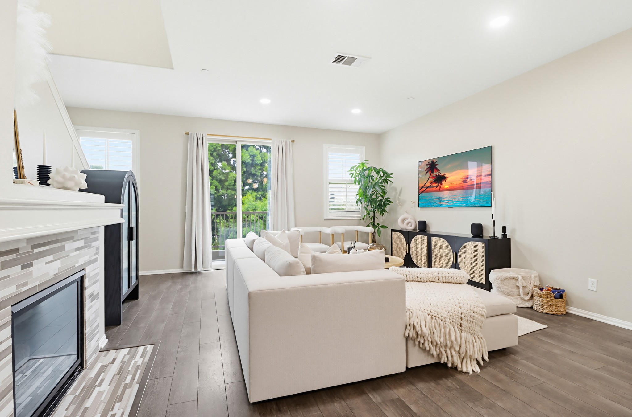Virtual tour photo 8 of 59 for 1876 Champagne Ct UNIT 6