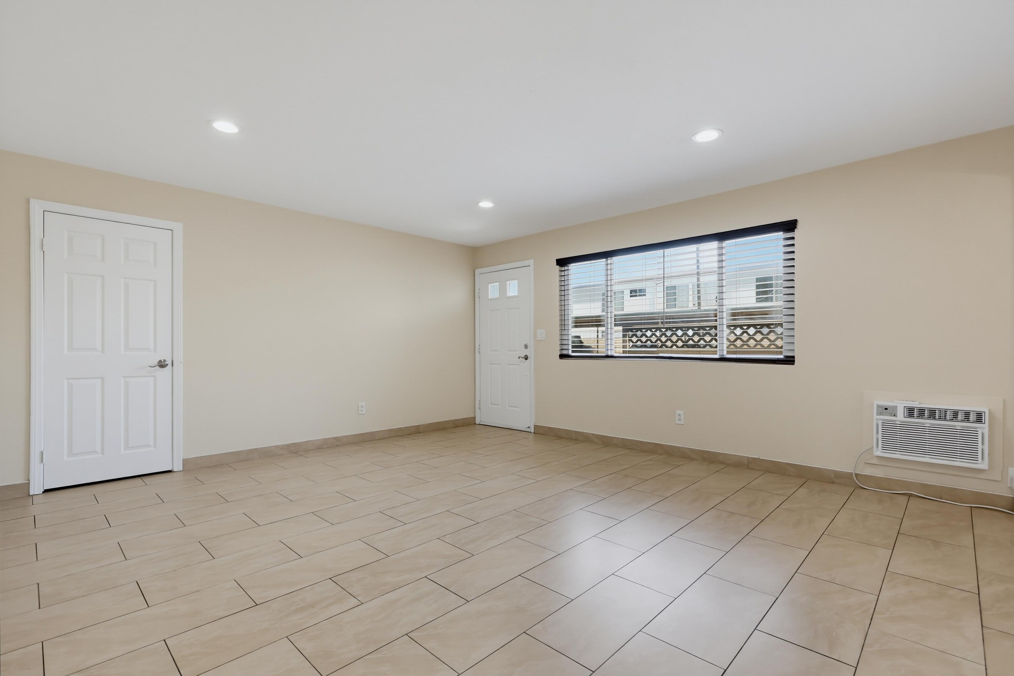 Virtual tour photo 5 of 21 for 188 S Lincoln Ave Unit 3