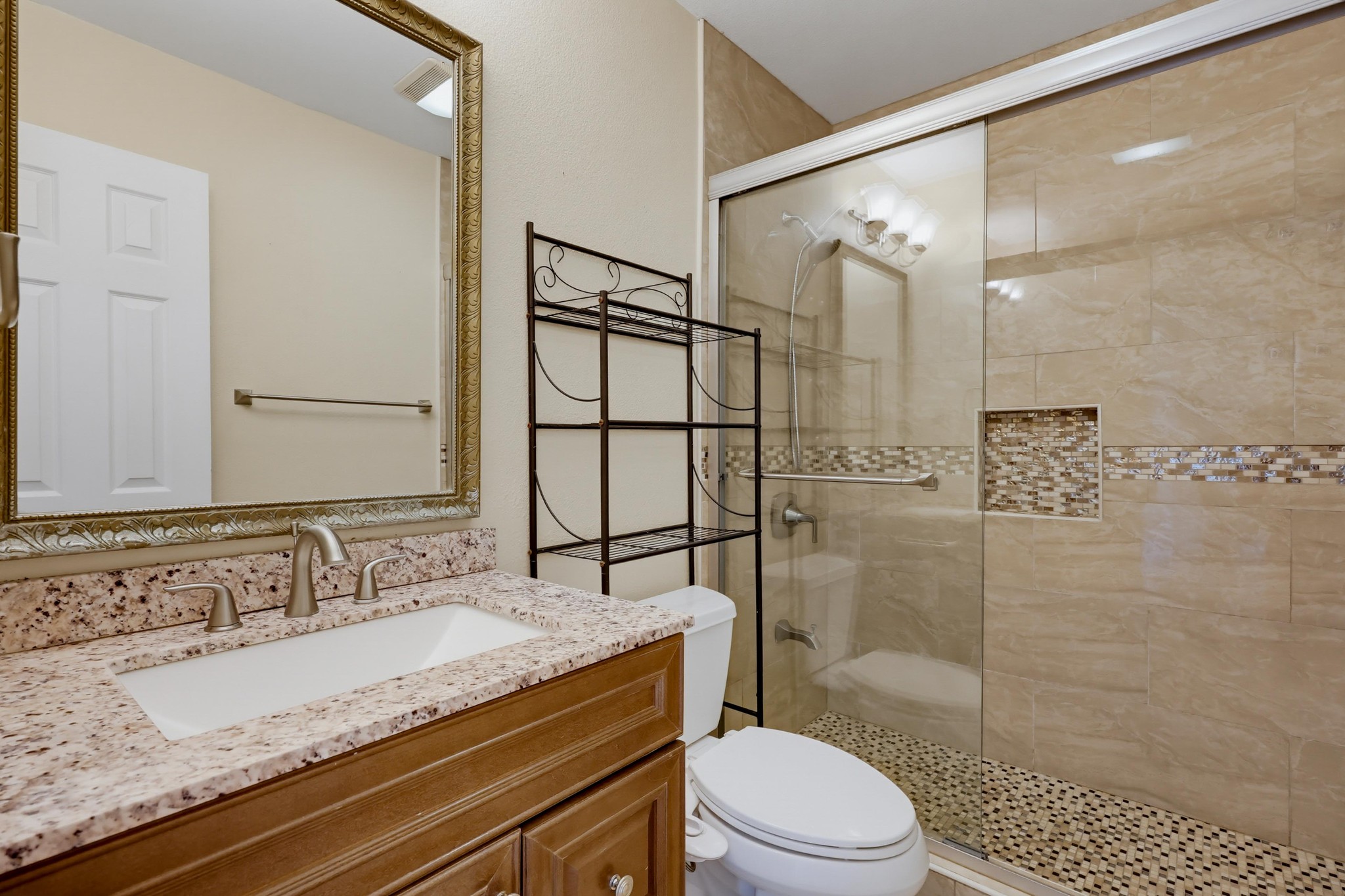 Virtual tour photo 13 of 21 for 188 S Lincoln Ave Unit 3