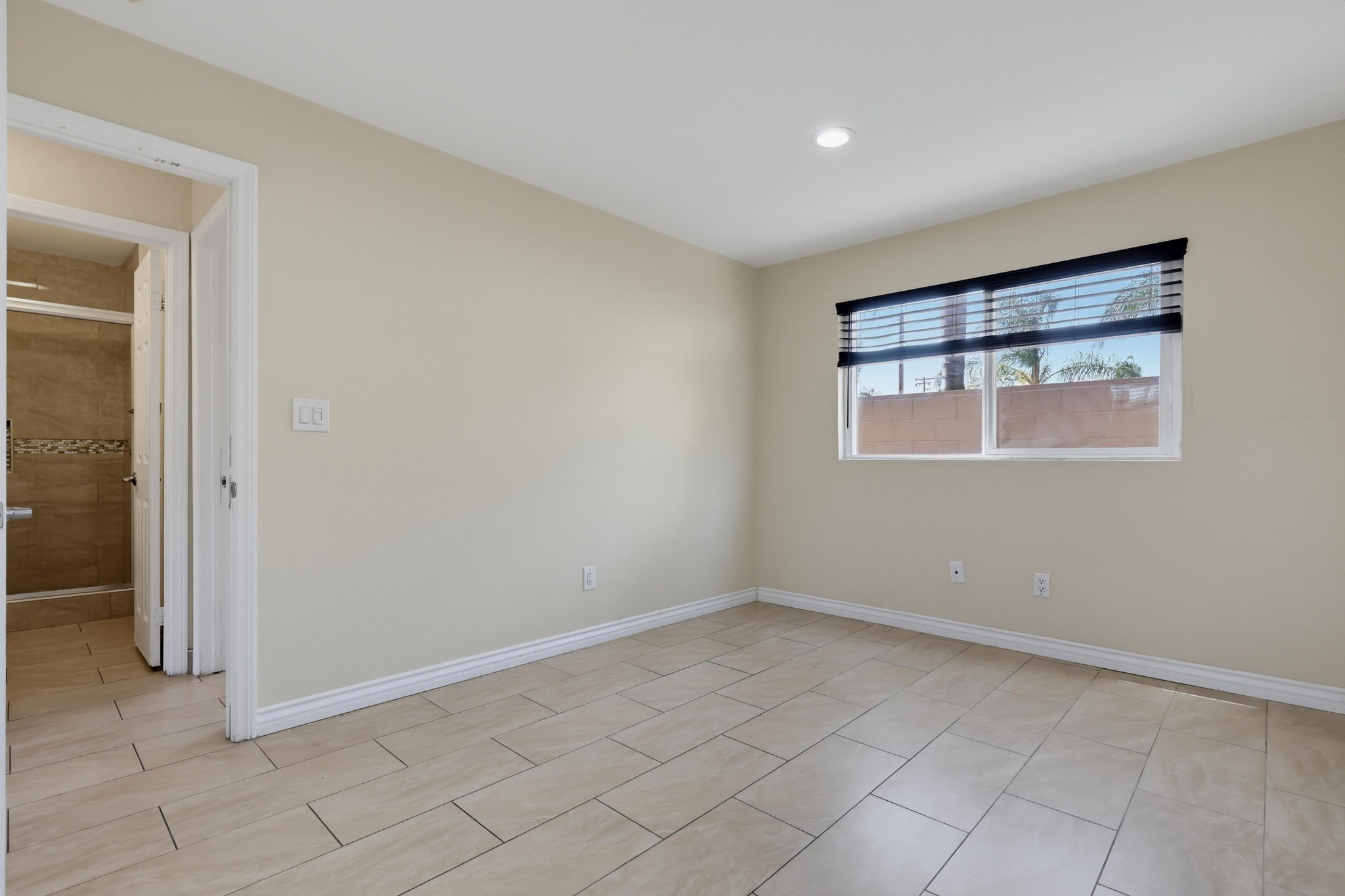 Virtual tour photo 12 of 21 for 188 S Lincoln Ave Unit 3