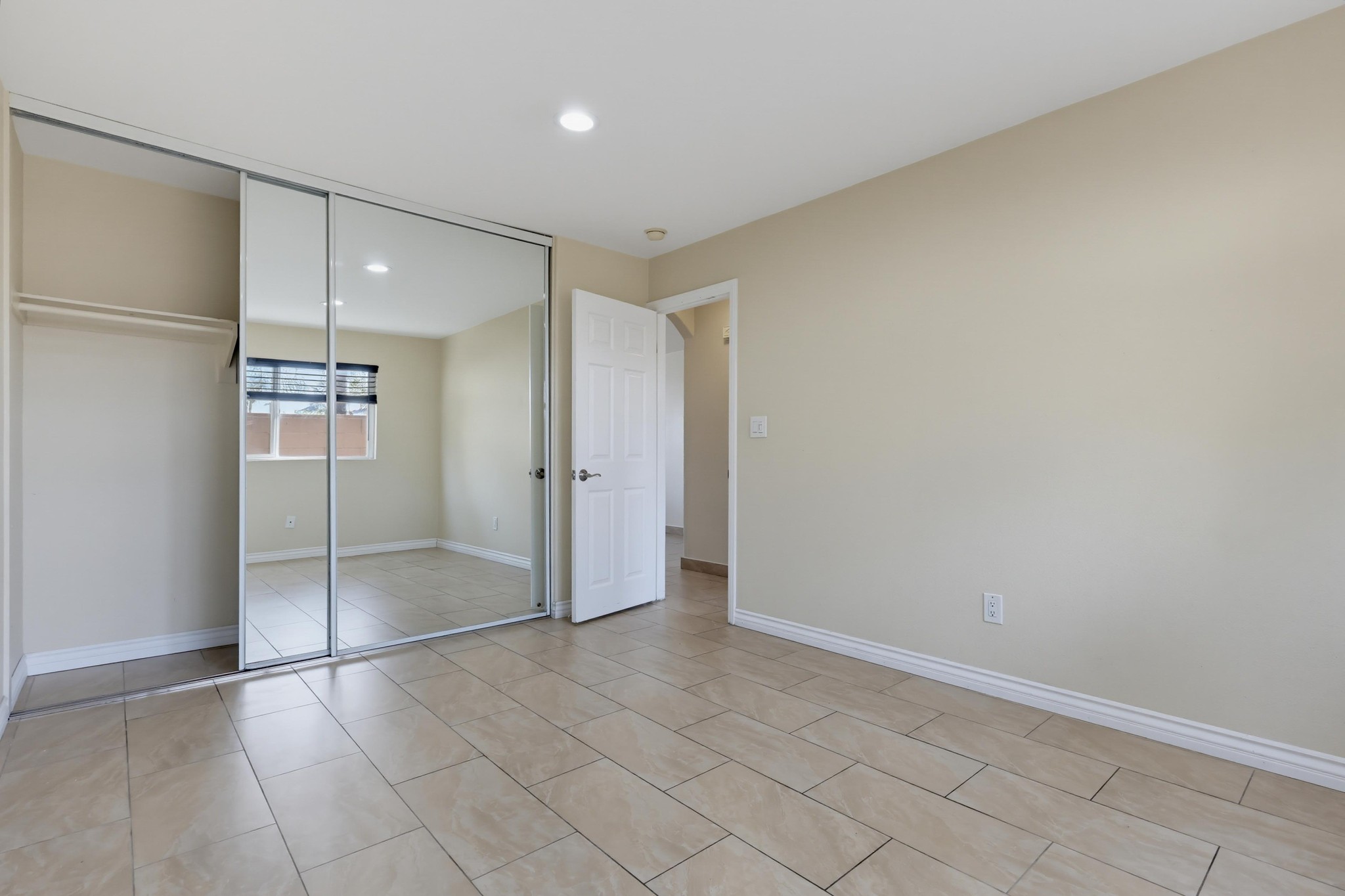 Virtual tour photo 14 of 21 for 188 S Lincoln Ave Unit 3