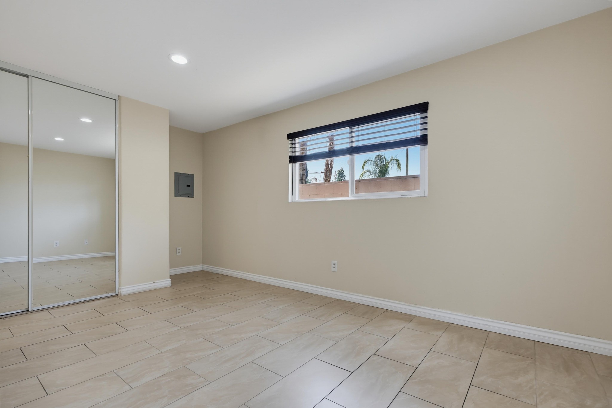 Virtual tour photo 15 of 21 for 188 S Lincoln Ave Unit 3
