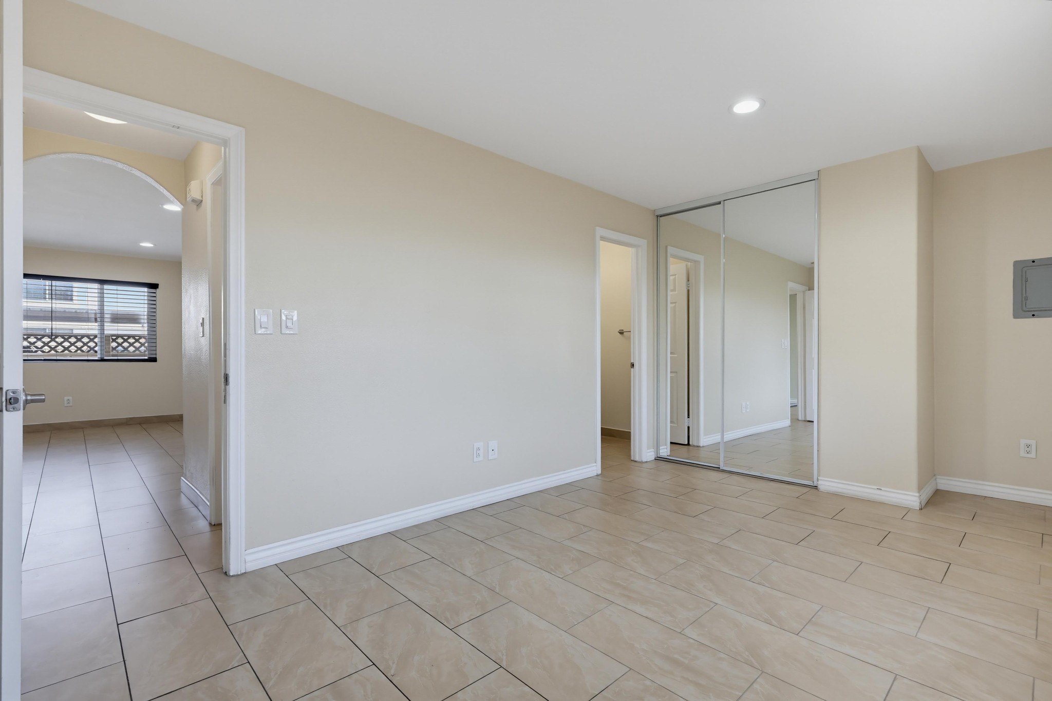 Virtual tour photo 17 of 21 for 188 S Lincoln Ave Unit 3