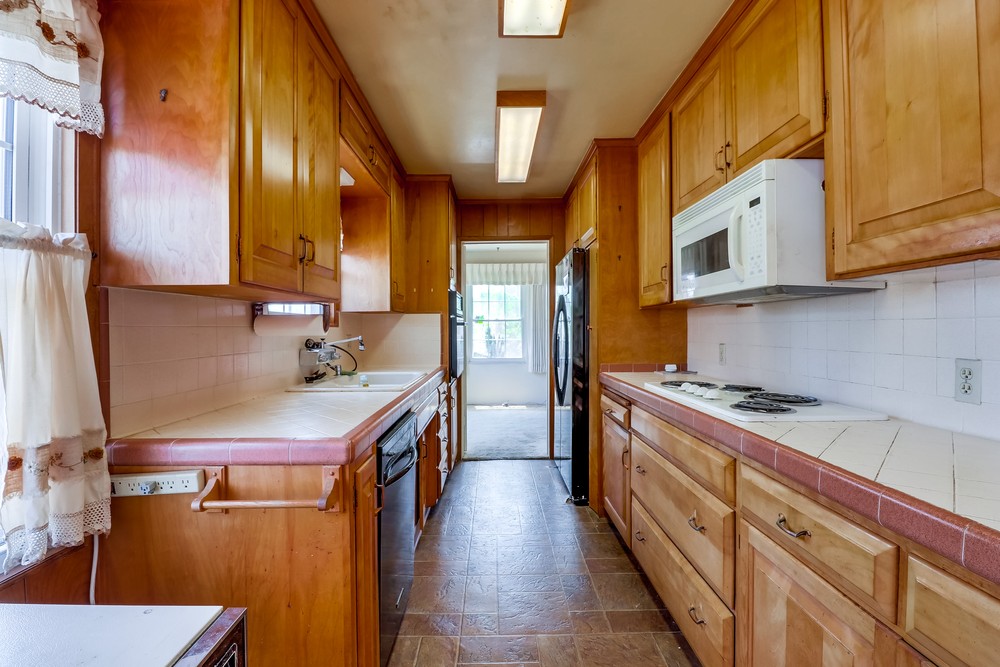 Virtual tour photo 17 of 41 for 1880 Oliver Ave