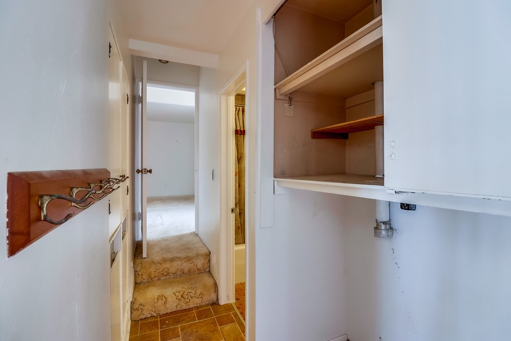 Virtual tour photo 21 of 41 for 1880 Oliver Ave