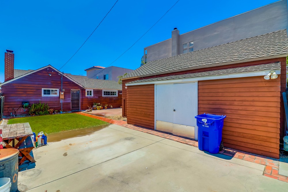 Virtual tour photo 37 of 41 for 1880 Oliver Ave