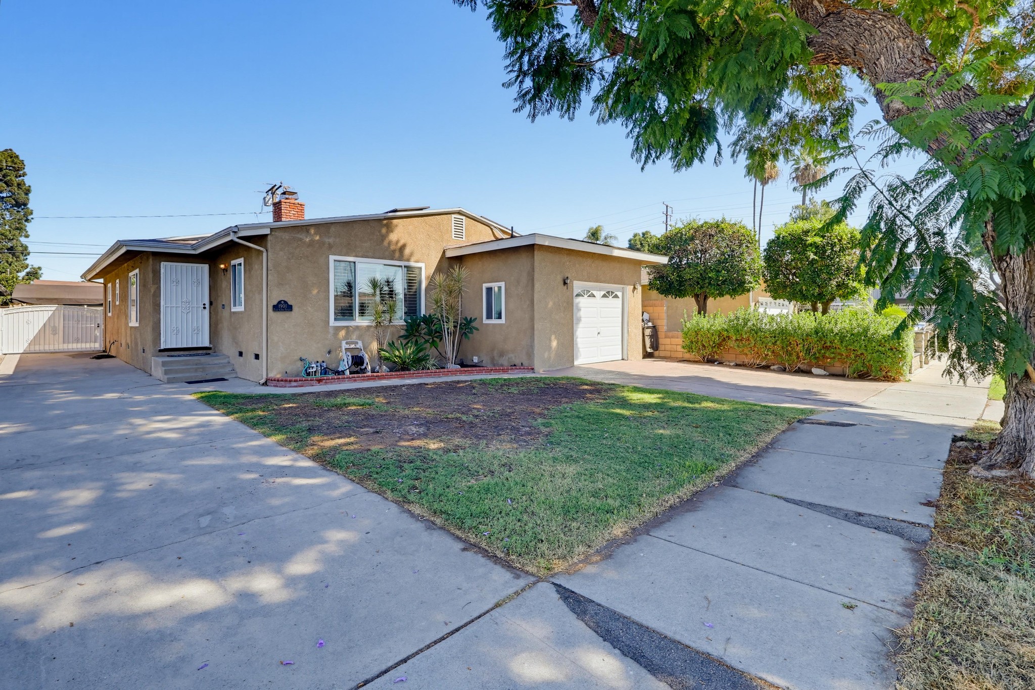 Virtual tour photo 1 of 94 for 1901 E 63rd St