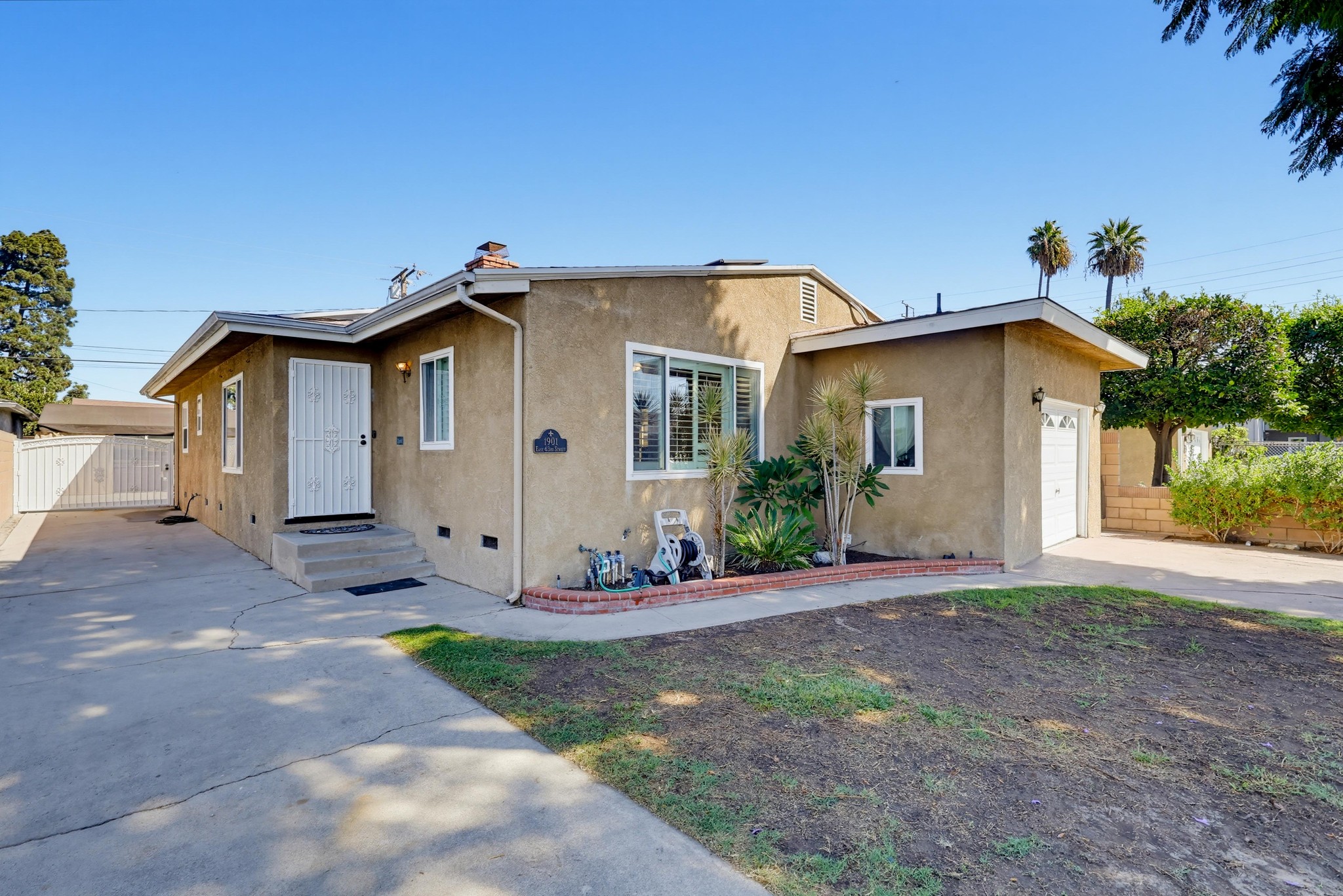 Virtual tour photo 3 of 94 for 1901 E 63rd St