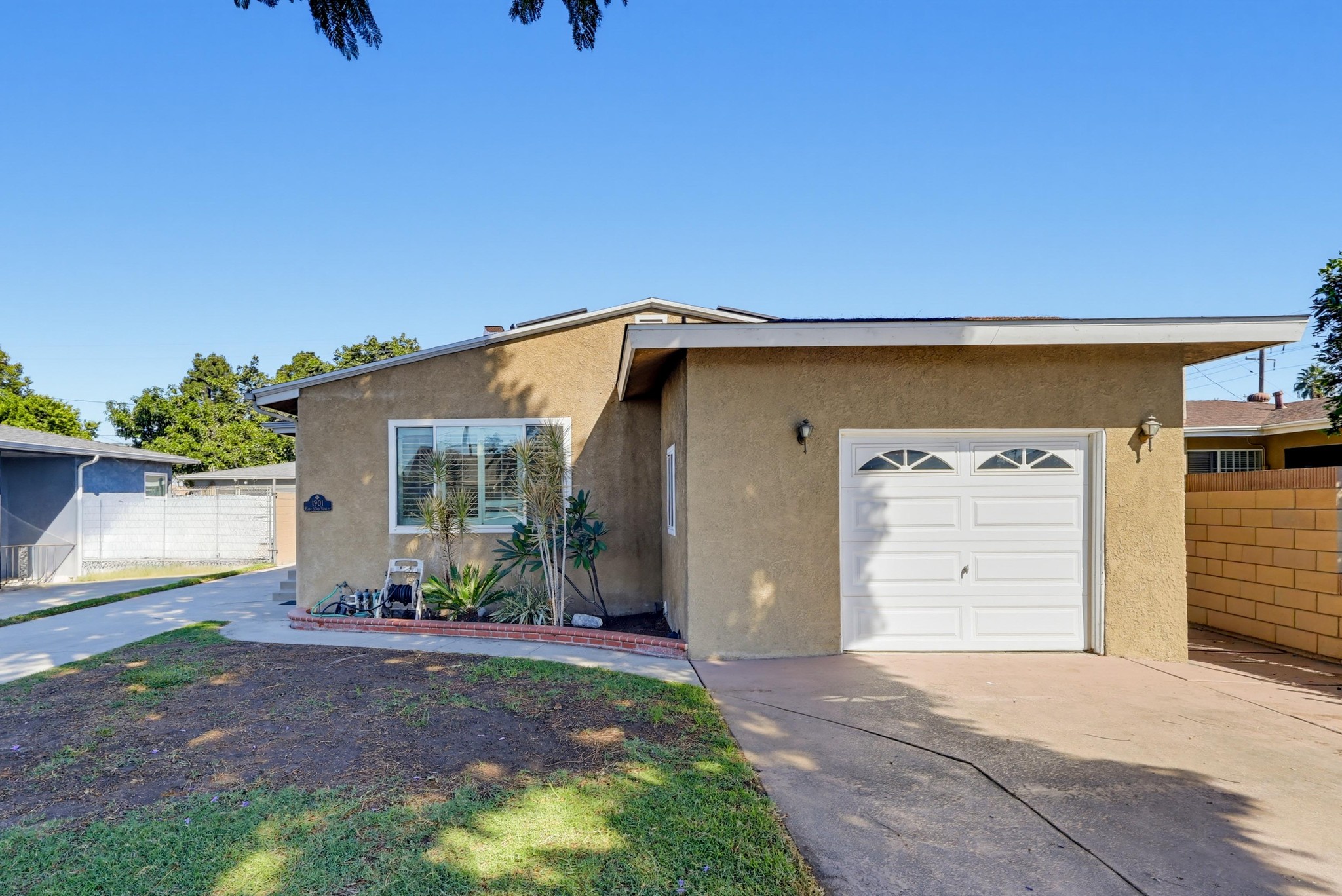 Virtual tour photo 4 of 94 for 1901 E 63rd St