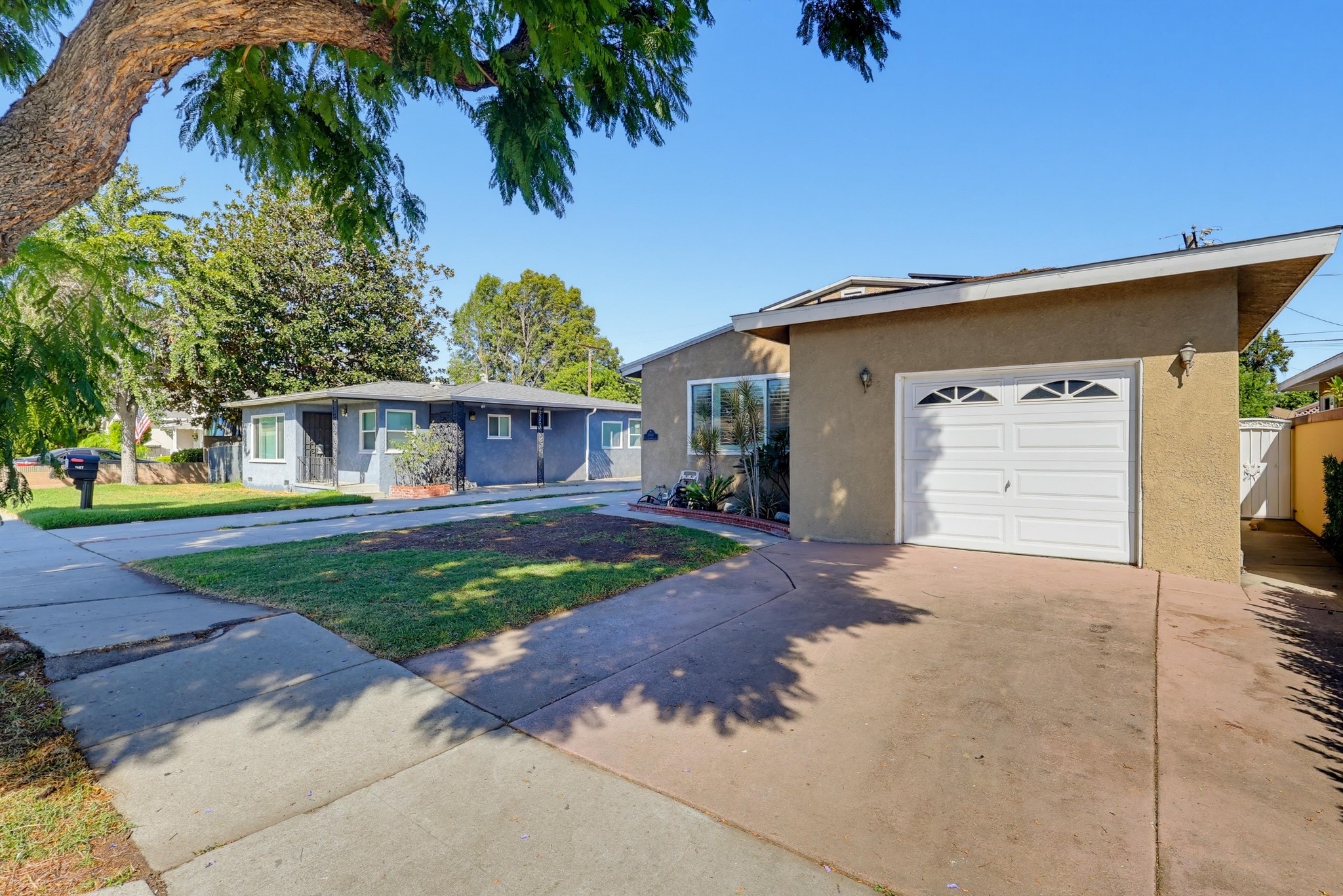 Virtual tour photo 5 of 94 for 1901 E 63rd St