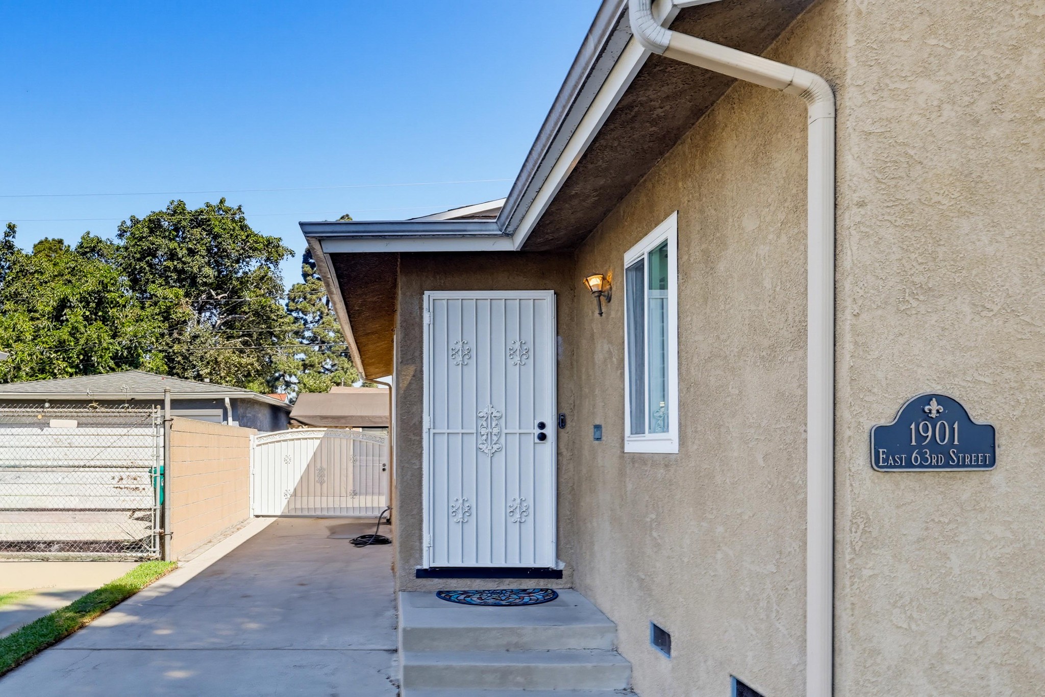 Virtual tour photo 7 of 94 for 1901 E 63rd St