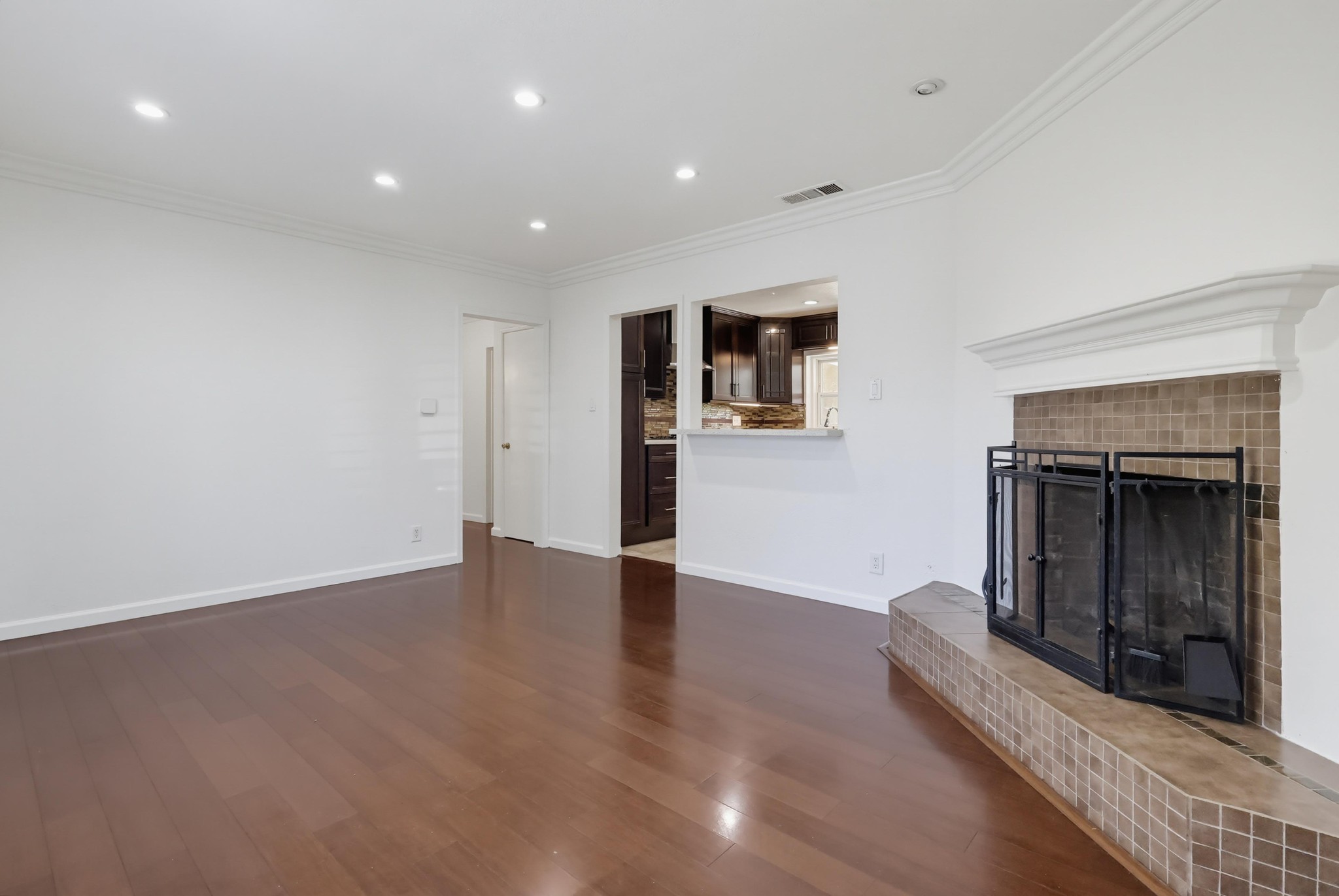 Virtual tour photo 8 of 94 for 1901 E 63rd St