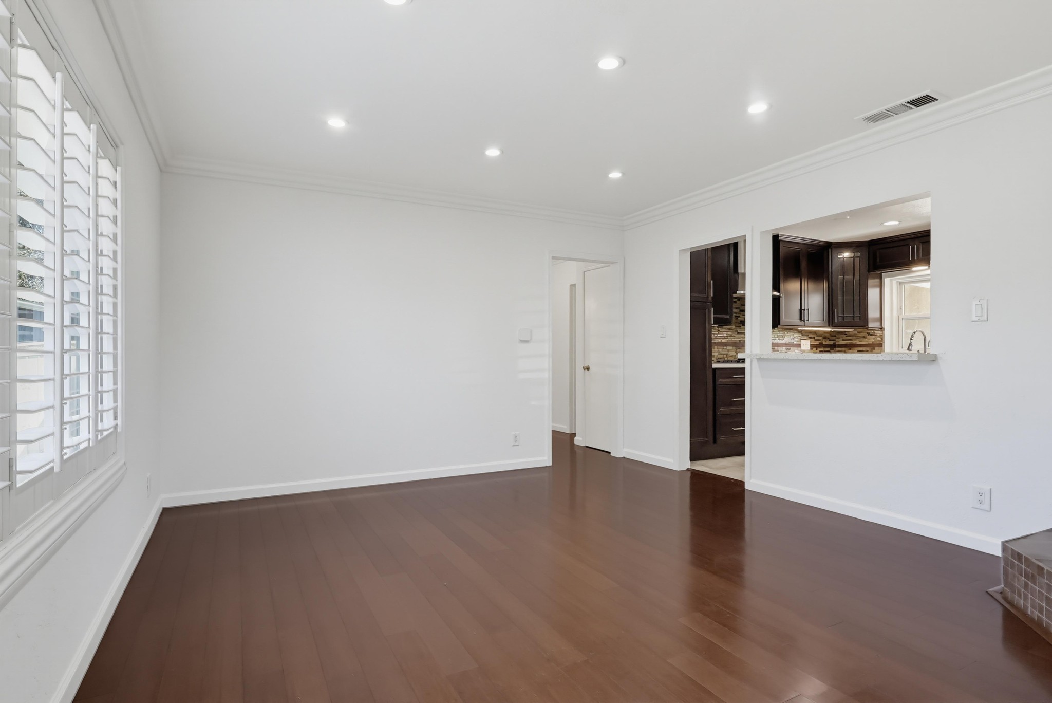Virtual tour photo 9 of 94 for 1901 E 63rd St