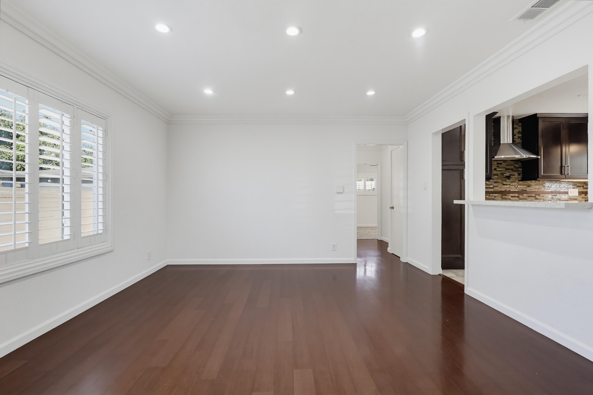 Virtual tour photo 10 of 94 for 1901 E 63rd St