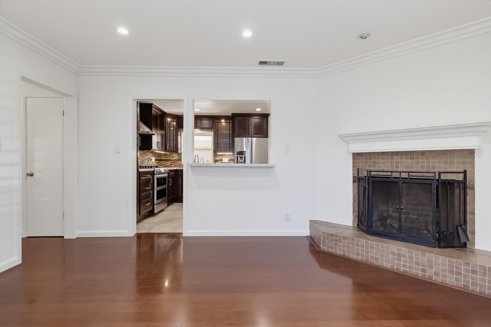 Virtual tour photo 11 of 94 for 1901 E 63rd St