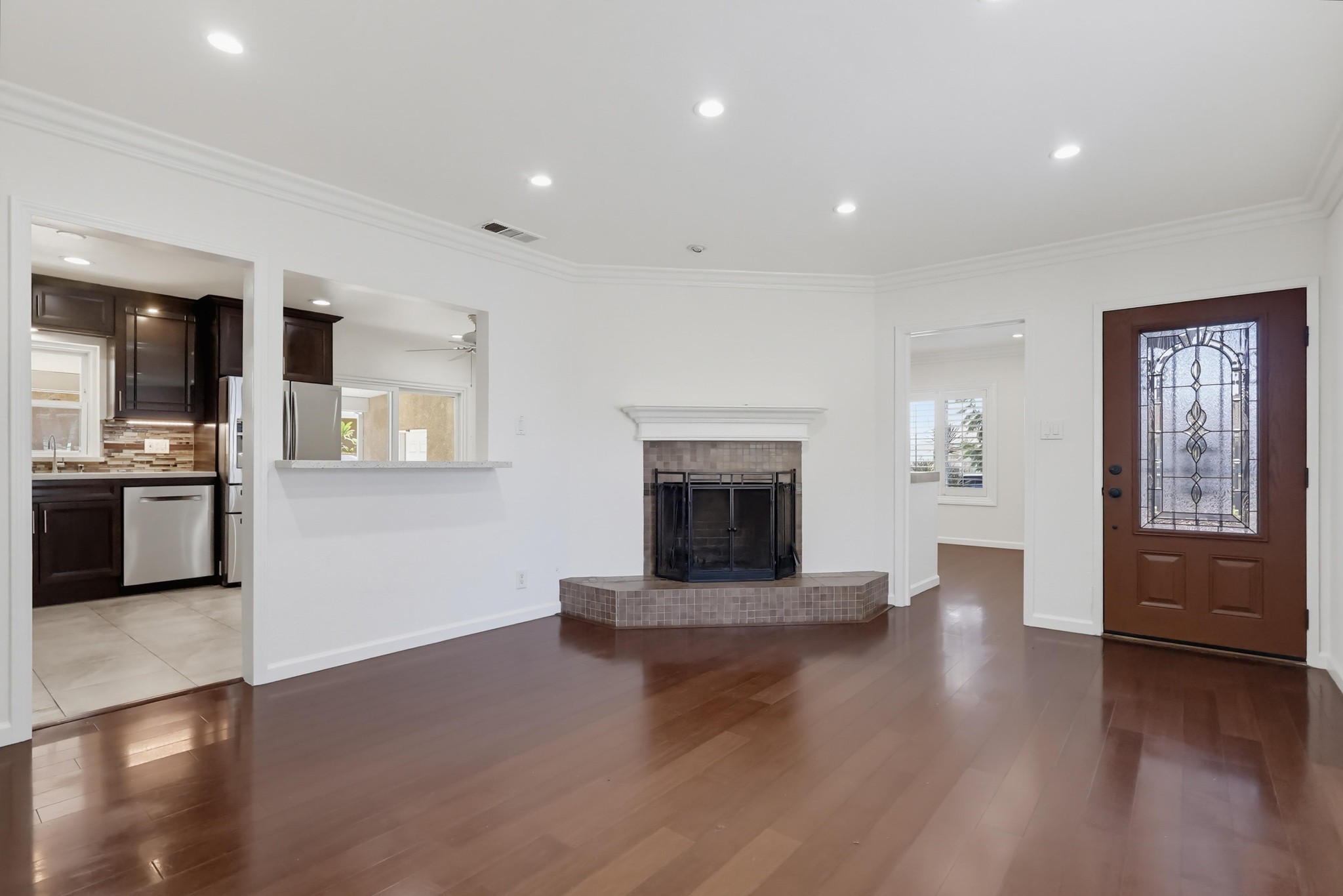 Virtual tour photo 12 of 94 for 1901 E 63rd St