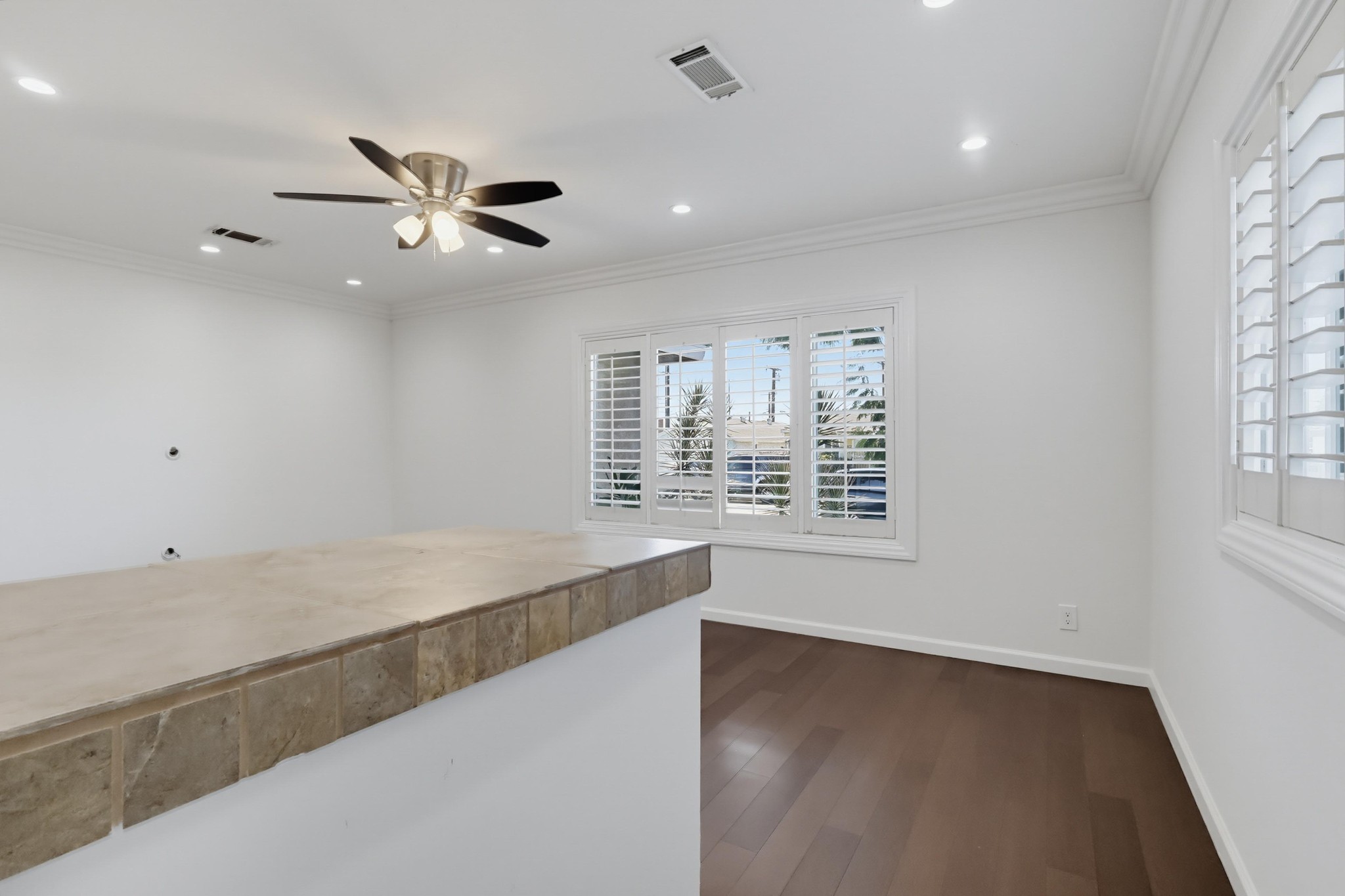 Virtual tour photo 15 of 94 for 1901 E 63rd St